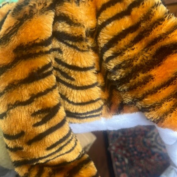 Tiger plush hat for kids - Picture 3 of 4